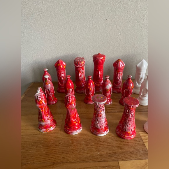 Vintage Medieval Style Porcelain Chess Pieces - 28 Pieces - Picture 3 of 5